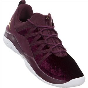 Jordan Deca Fly Prem Heiress - Size 4.5Y
